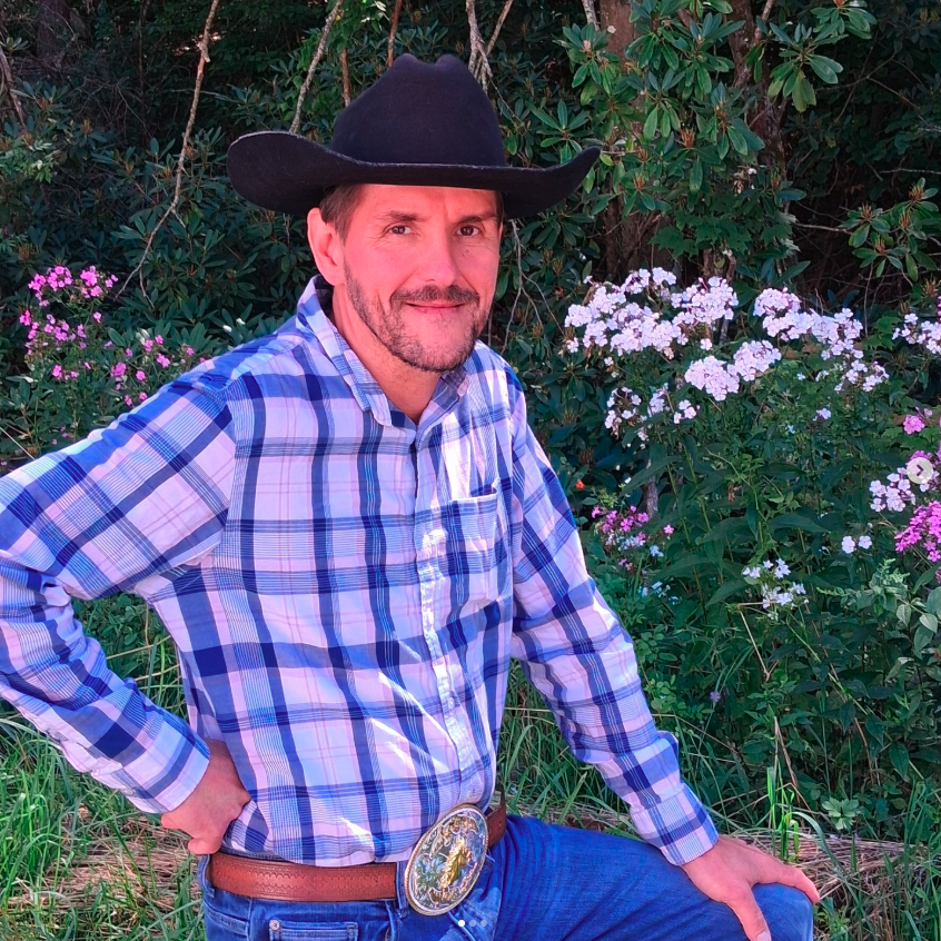 Brian Mullins’ ‘Dirt Road Diaries’: A Testament to Life’s Journey