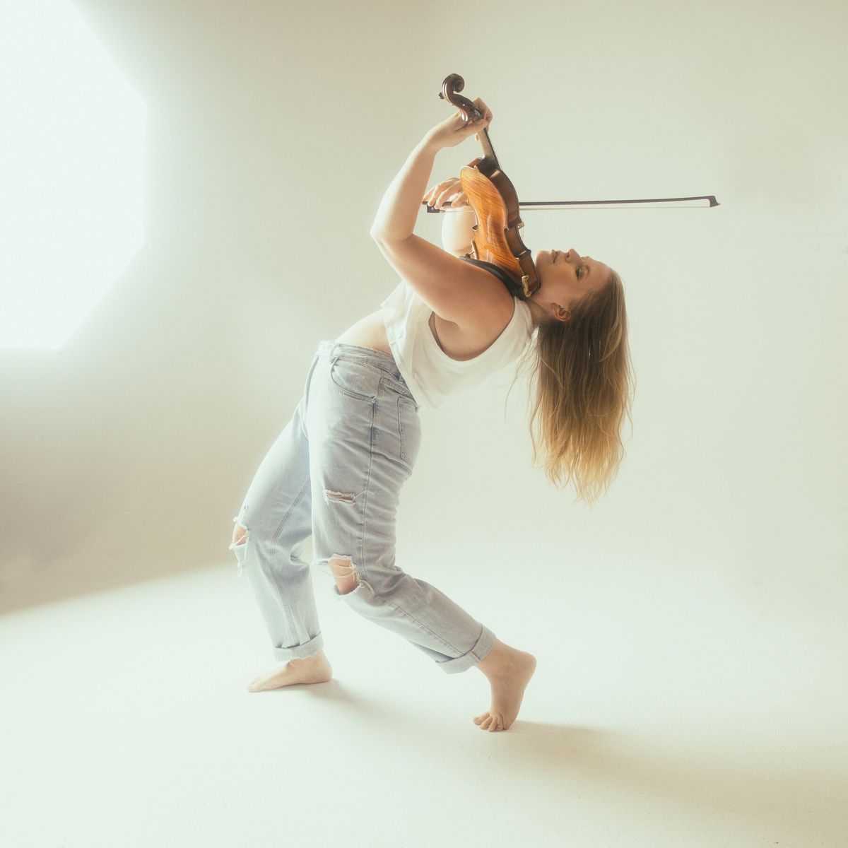 Charlotte Morris Turns Protest Folk Into a Hard Question on “Make America”
