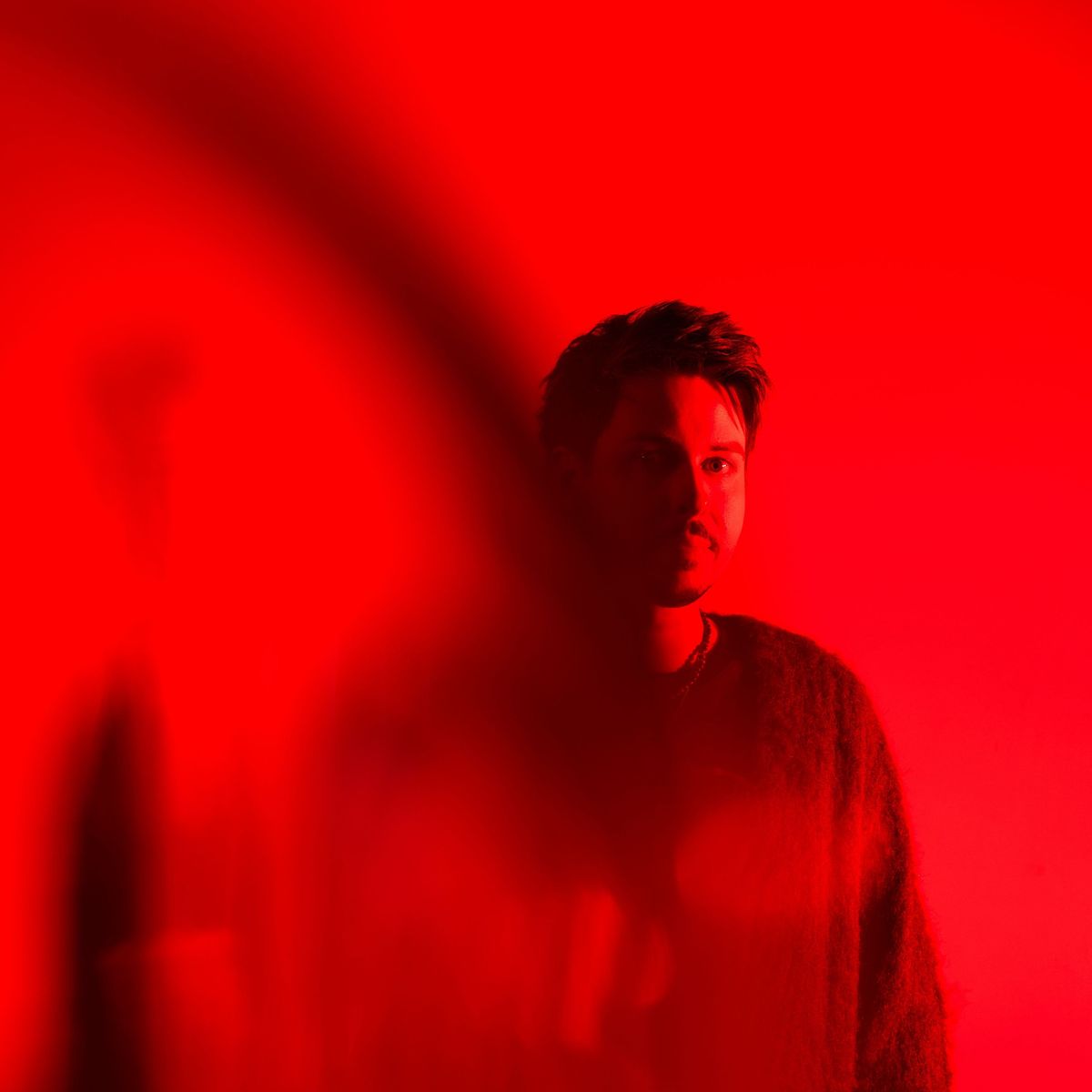 Dan Webb Opens the Door to the Psychedelic Jazz-Rock Pulse of “Hungry Ghosts”